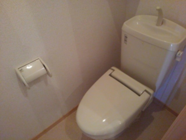 F・ロジャースのトイレ写真