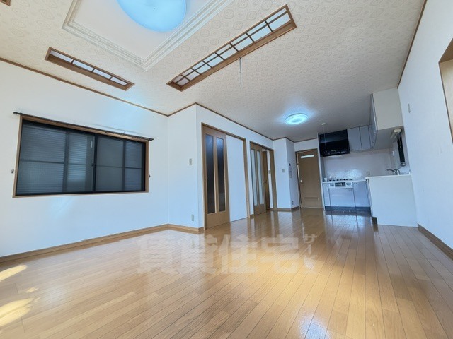 東中振1丁目貸家の居間写真