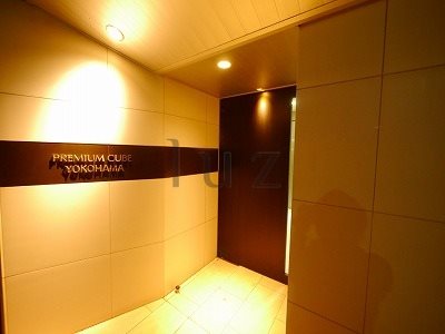 エントランス　重厚感のあるエントランスです☆