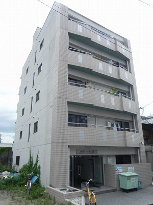京都市東山区小松町のマンションの建物外観
