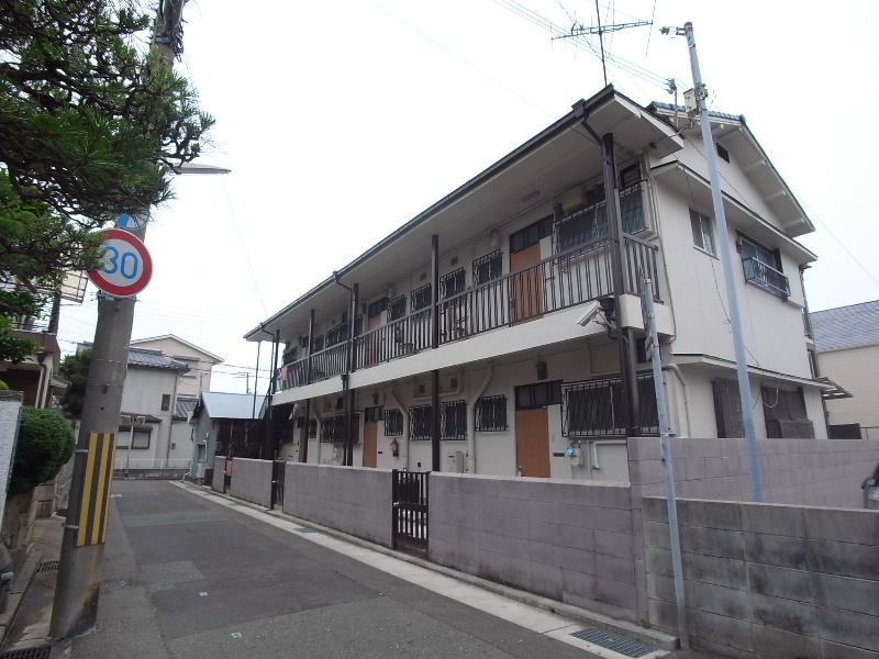 神戸市垂水区霞ケ丘のアパートの建物外観