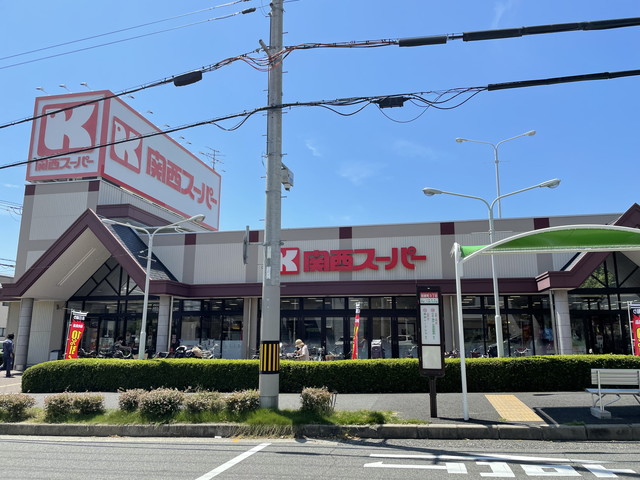 【神戸市灘区烏帽子町のアパートのスーパー】