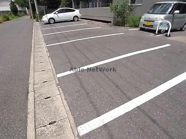 【岐阜市長良宮路町のマンションの駐車場】