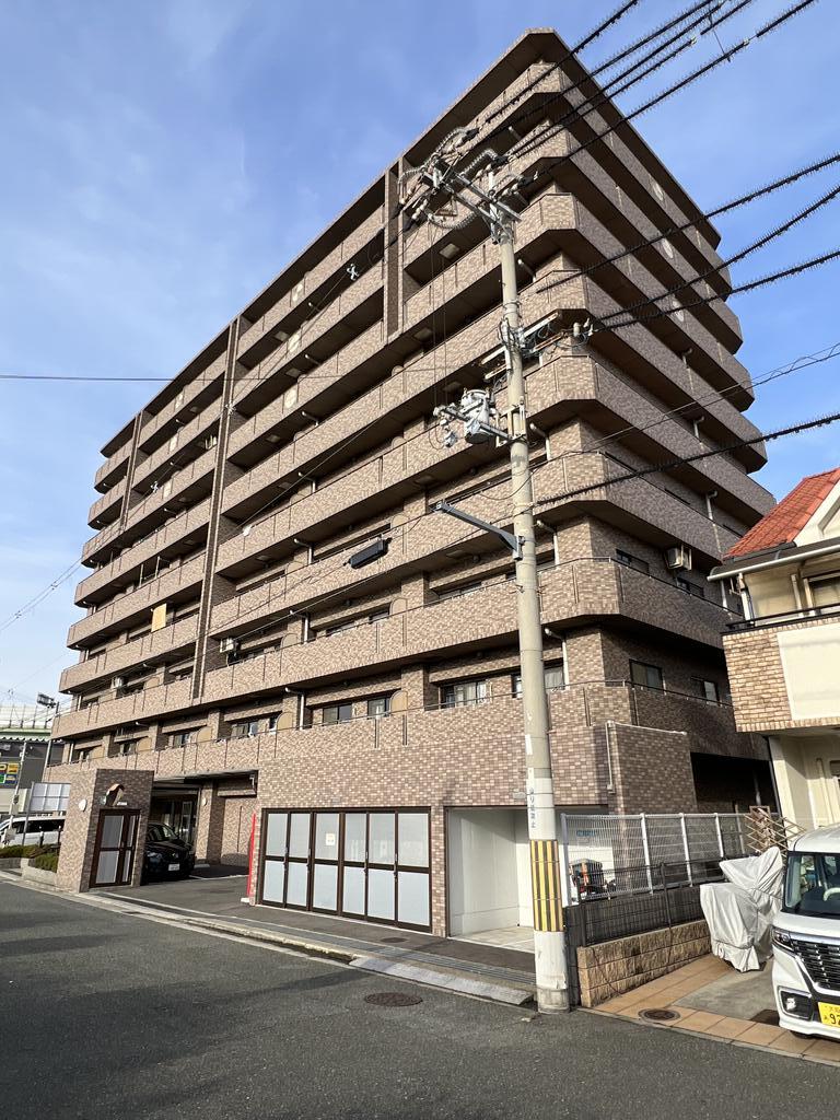 東大阪市長田西のマンションの建物外観