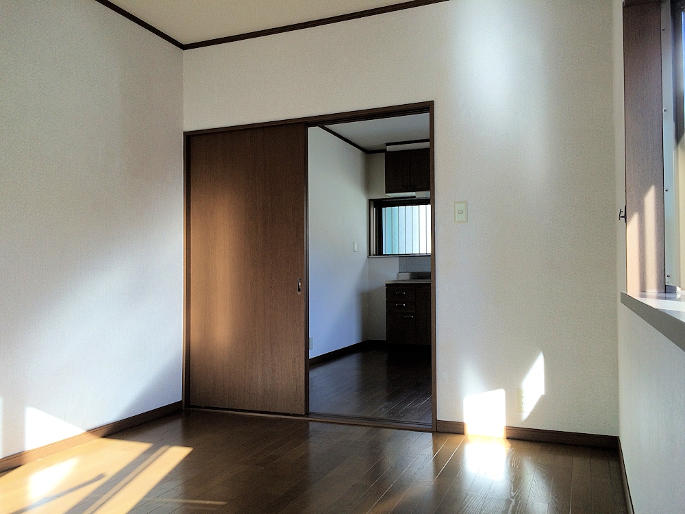 伊豆急行 川奈駅 徒歩30分 2階建 築38年の居間写真
