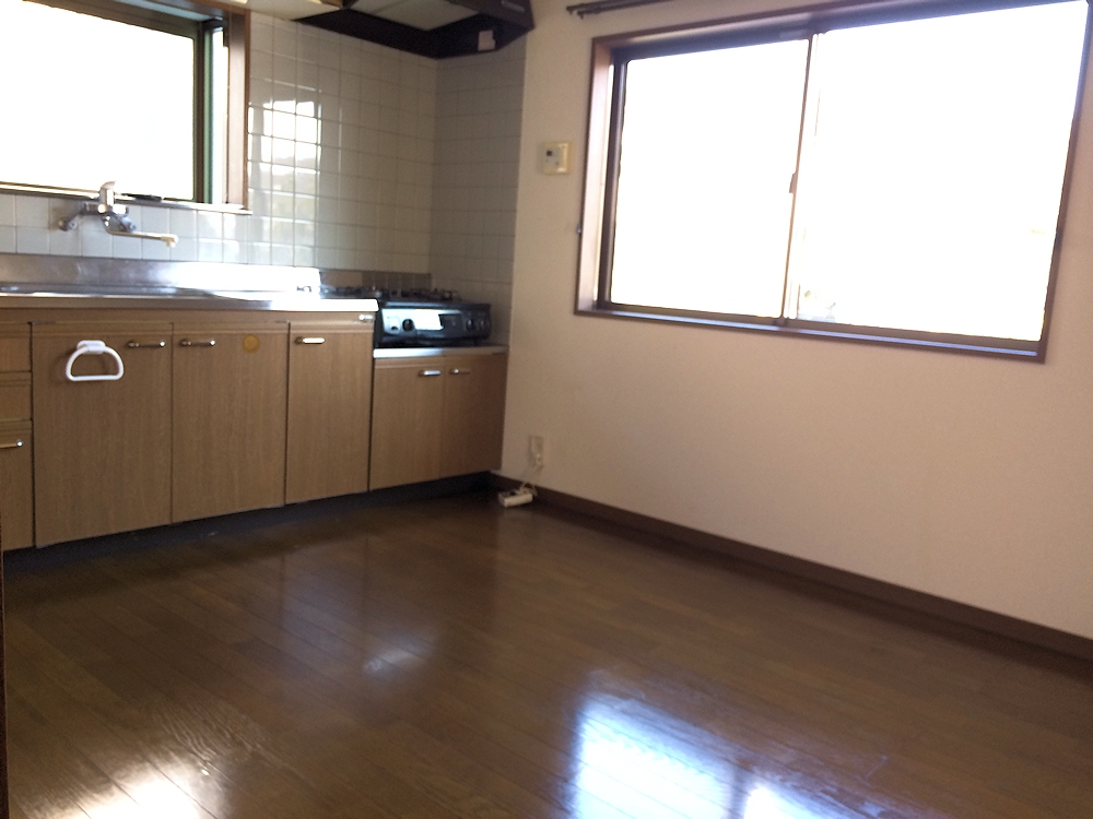伊豆急行 川奈駅 徒歩30分 2階建 築38年のキッチン写真