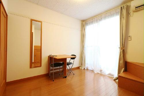 居室・リビング　大型家具家電付きにより初めての一人暮らしの方も安心！