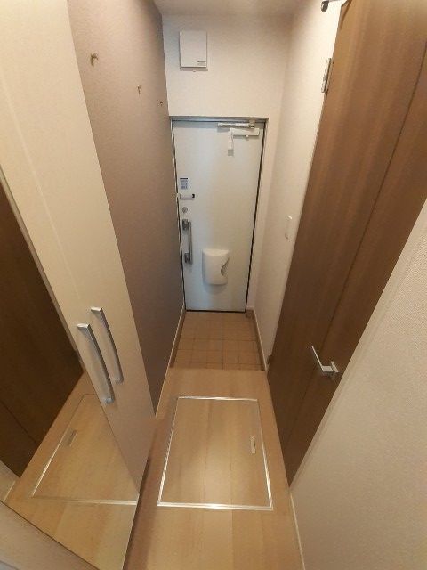【ピアチェーレ　六本松の玄関】
