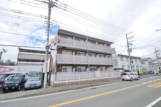 海老名市社家のマンションの建物外観