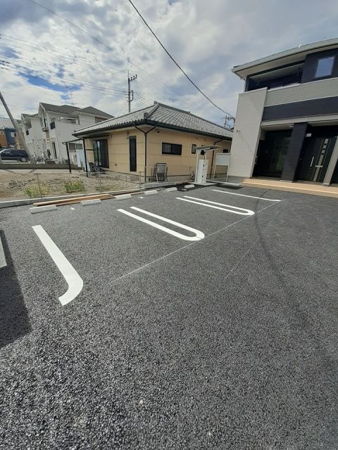 【高崎市新町のアパートの駐車場】