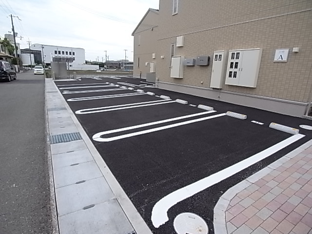 【姫路市網干区垣内中町のアパートの駐車場】