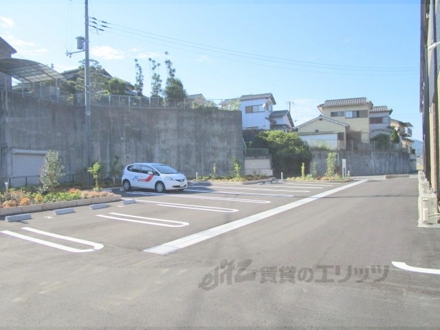 【南丹市園部町小桜町のアパートの駐車場】