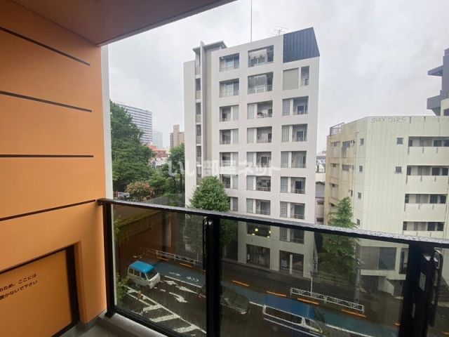 【渋谷区千駄ヶ谷のマンションのバルコニー】