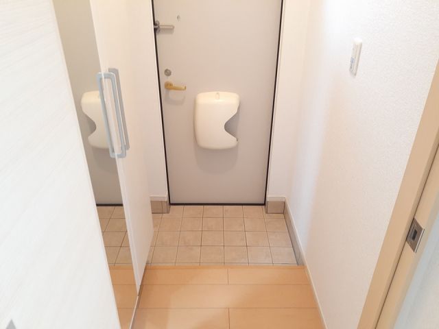【日立市田尻町のアパートの玄関】