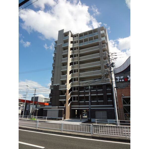 スタシオン川名公園の建物外観