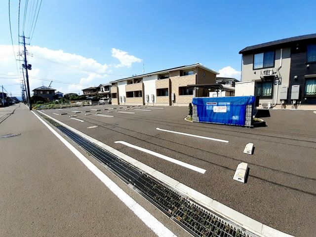 【岩沼市下野郷のアパートの駐車場】