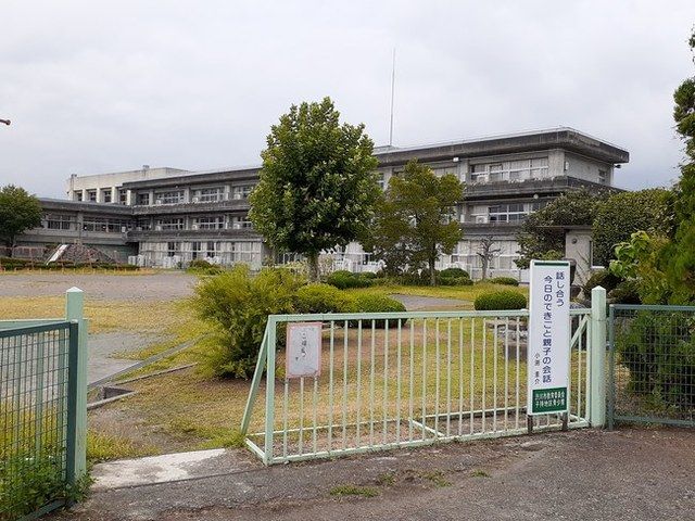 【渋川市吹屋のアパートの小学校】