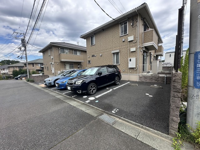 【八王子市七国のアパートの駐車場】