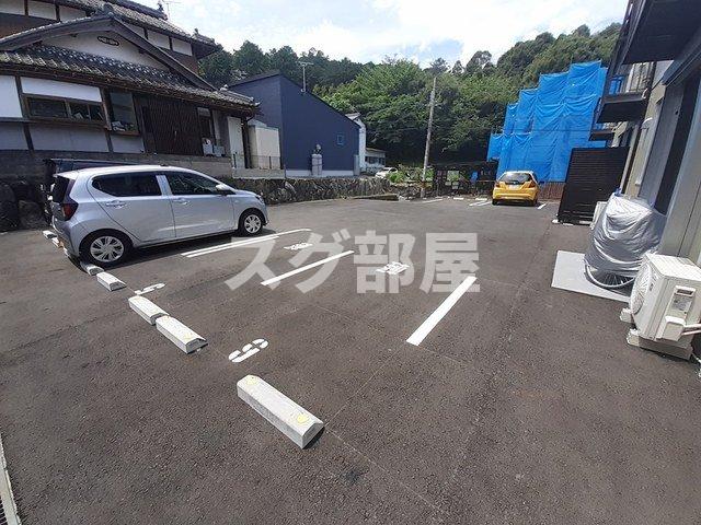 【リベラの駐車場】