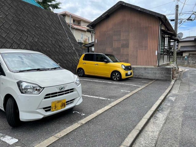 【レオパレス牛田南の駐車場】