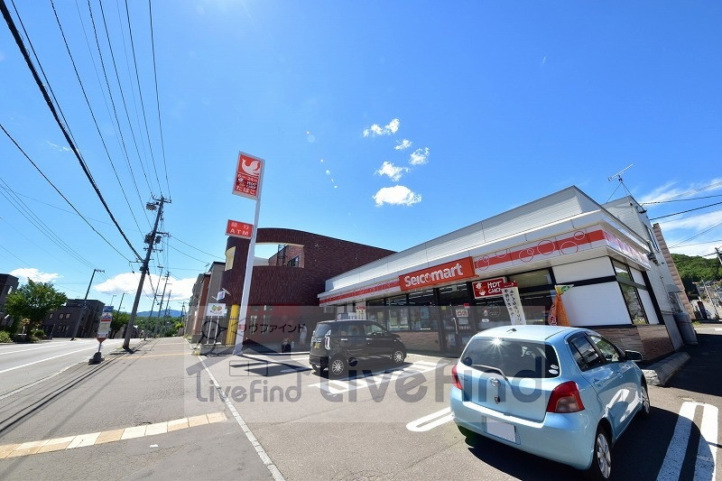 【札幌市南区南沢四条のマンションのコンビニ】