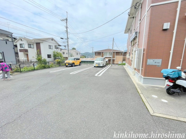 【廿日市市峰高のアパートの駐車場】