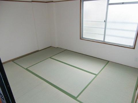 オークヴィラ１号　居室・リビング　和室