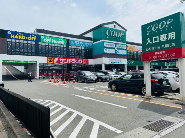 その他　複合商業施設徒歩9分（その他）まで720m