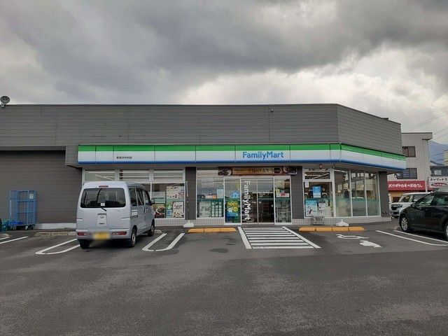 コンビニ　ファミリーマート新居浜中村店様（コンビニ）まで900m