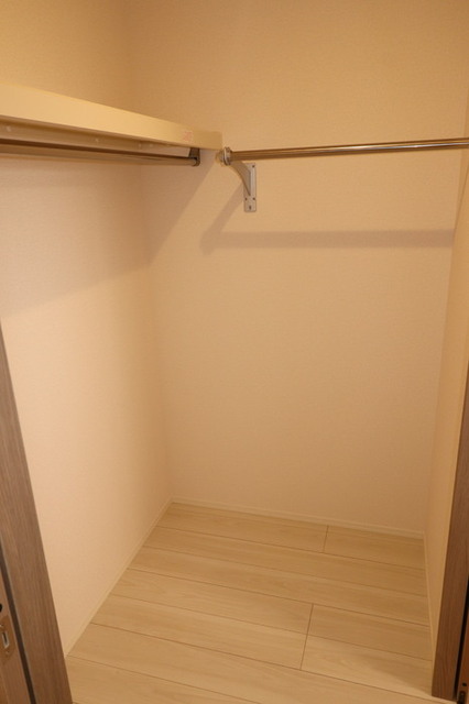 収納　ウォークスルークローゼット