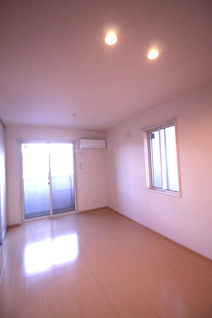 居室・リビング　明るいリビング