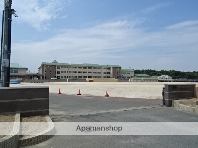 中学校　岡崎中学校（中学校）まで118m