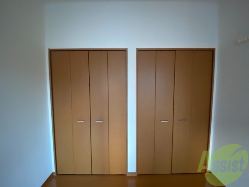 収納　収納はこちらのクローゼットをお使いください。