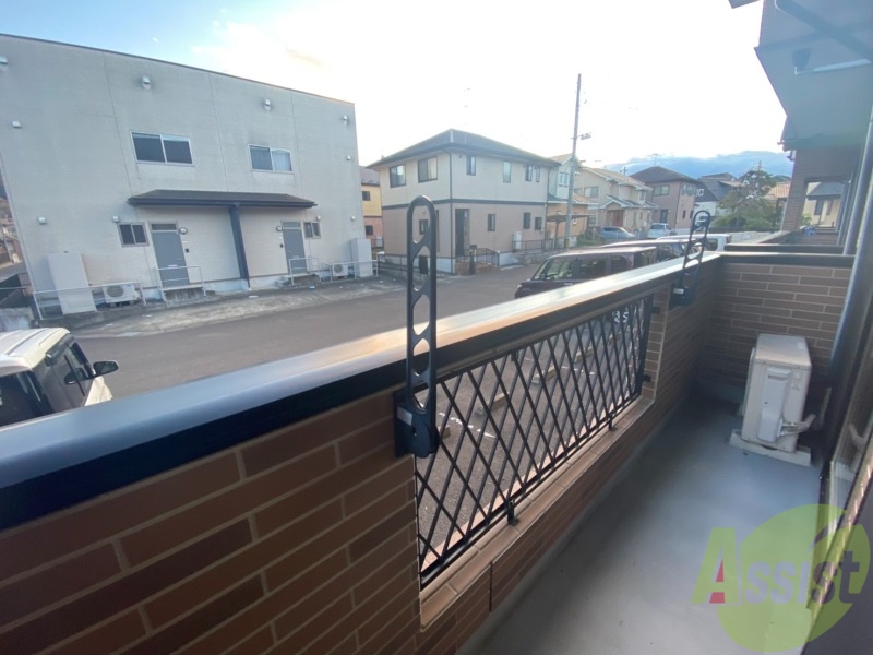 バルコニー　バルコニーがあるので洗濯物は外に干せそうですね～