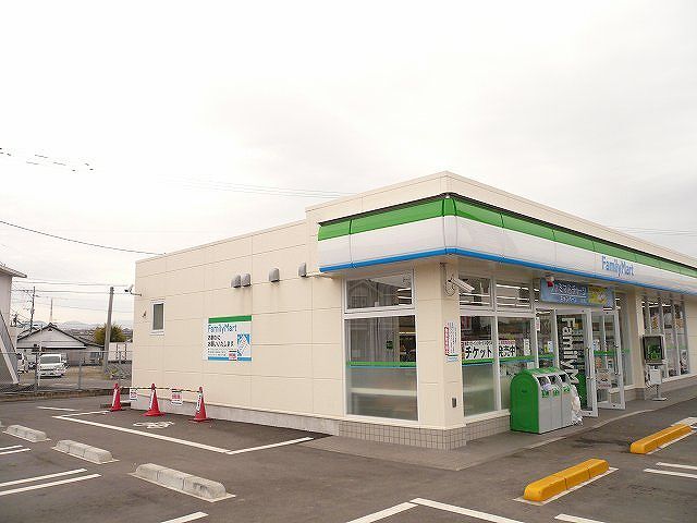 コンビニ　ファミリーマート小松バイパス店（コンビニ）まで300m