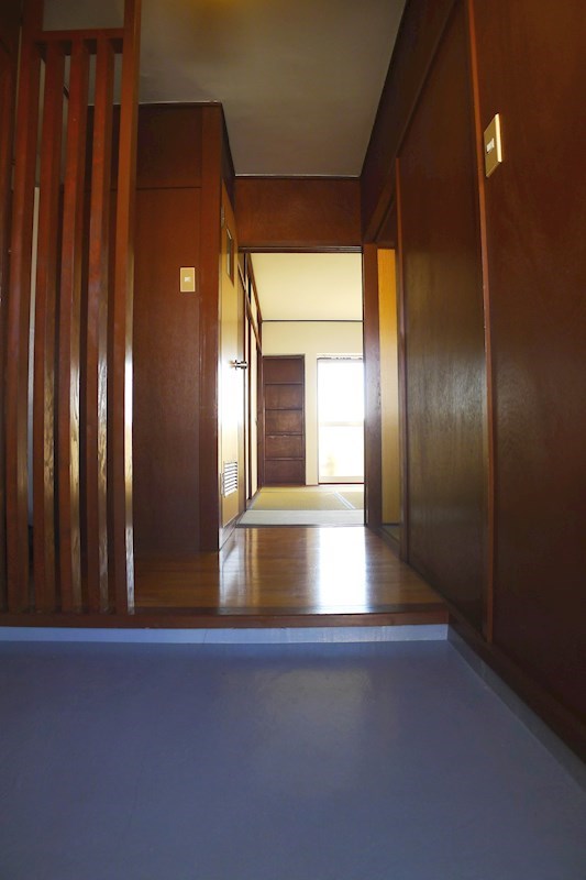 玄関　写真は別室