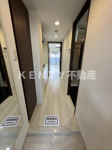 玄関　同タイプ別部屋の写真です。