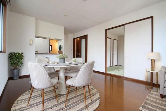 居室・リビング　ＣＧで家具等を配置したもので家具等は含まれません。