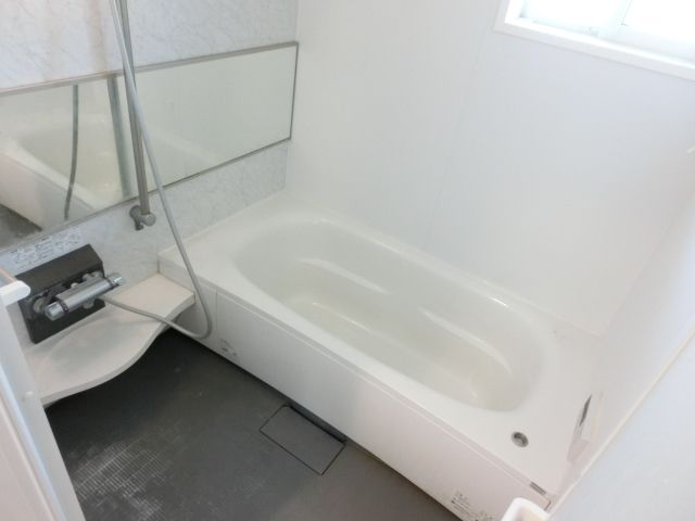バス・シャワールーム　ゆったり一坪バスです。