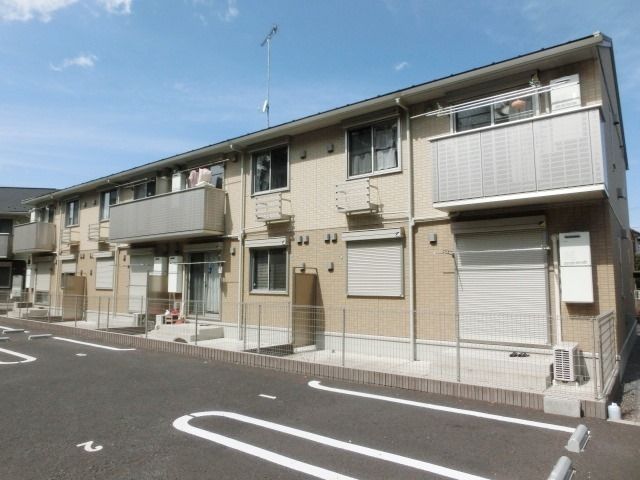 建物外観　前面駐車場で日当り良好です！