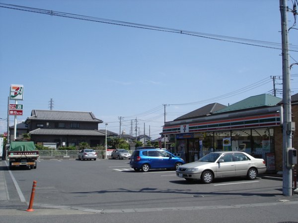 コンビニ　セブンイレブン（コンビニ）まで203m