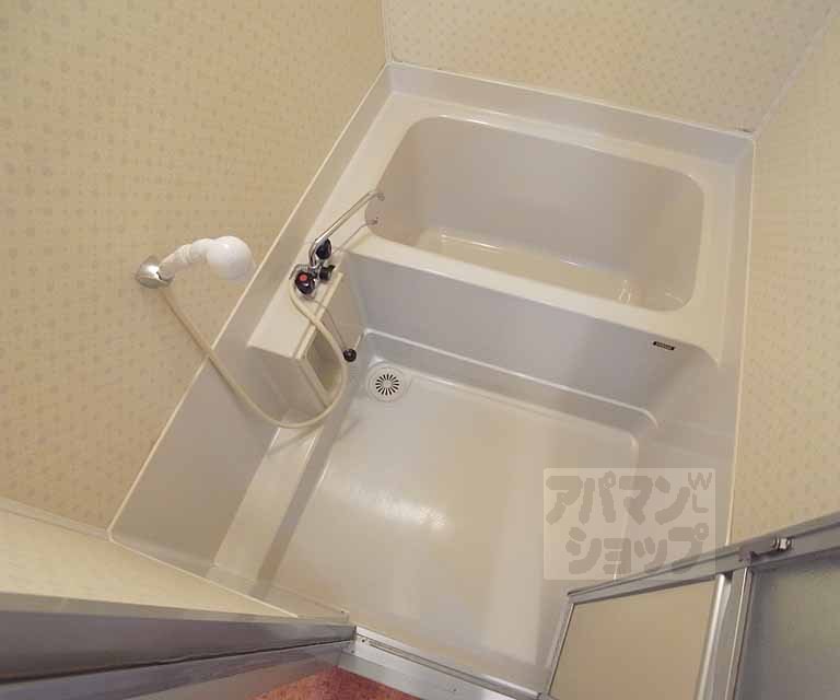 バス・シャワールーム　バスルームです。