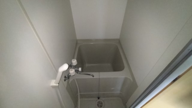 バス・シャワールーム　同物件、別号室のものです。