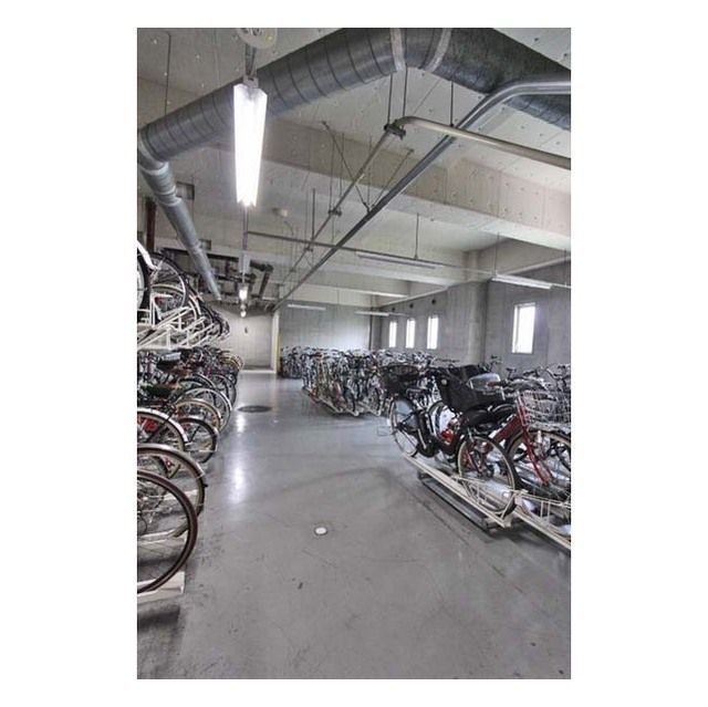 駐車場　■駐輪場（スライド式ラック）