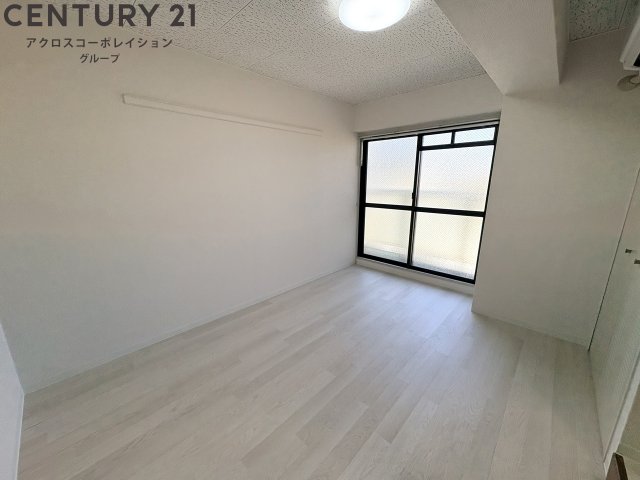 居室・リビング　床が落ち着いた色合いで、とても綺麗です！