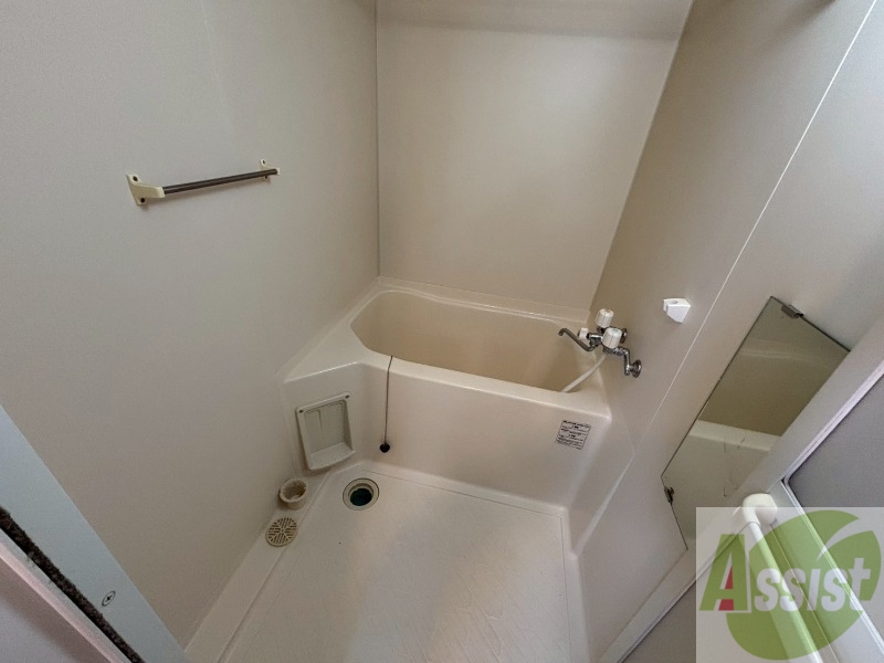 バス・シャワールーム　ユニットバスです。疲れを癒すのに欠かせませんね！