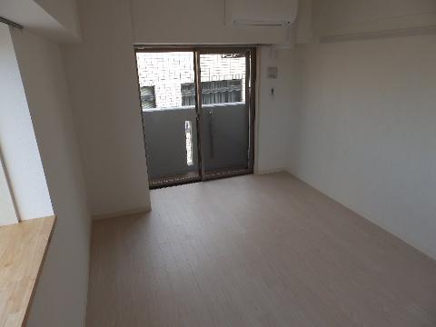 居室・リビング　室内