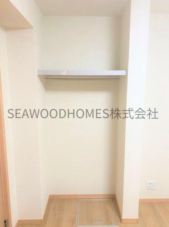 収納　ほっと落ち着ける、白基調のクリーンな空間。