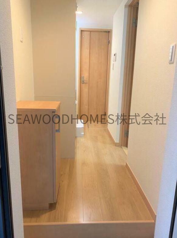 玄関　ドアを開ければ、明るく清潔な空間がお出迎え。