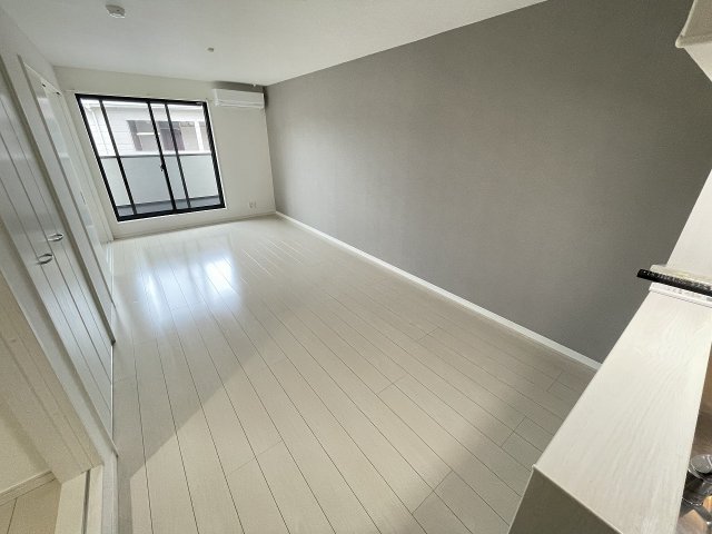 居室・リビング　床色が明るくて綺麗です♪